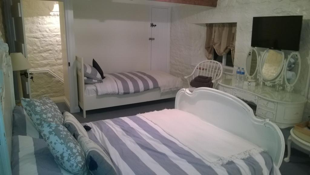 Troy House Panzió Painswick Szoba fotó